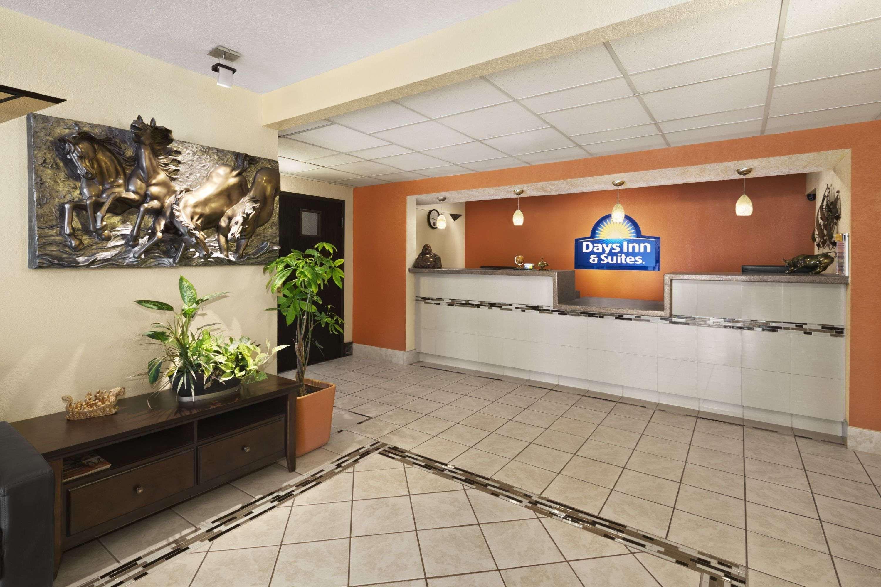 Days Inn & Suites By Wyndham Stevens Point Exterior foto